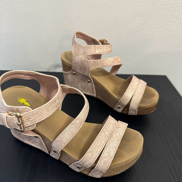 Volatile Euphoria Blush Snake Print Wedges - Picture 2 of 10